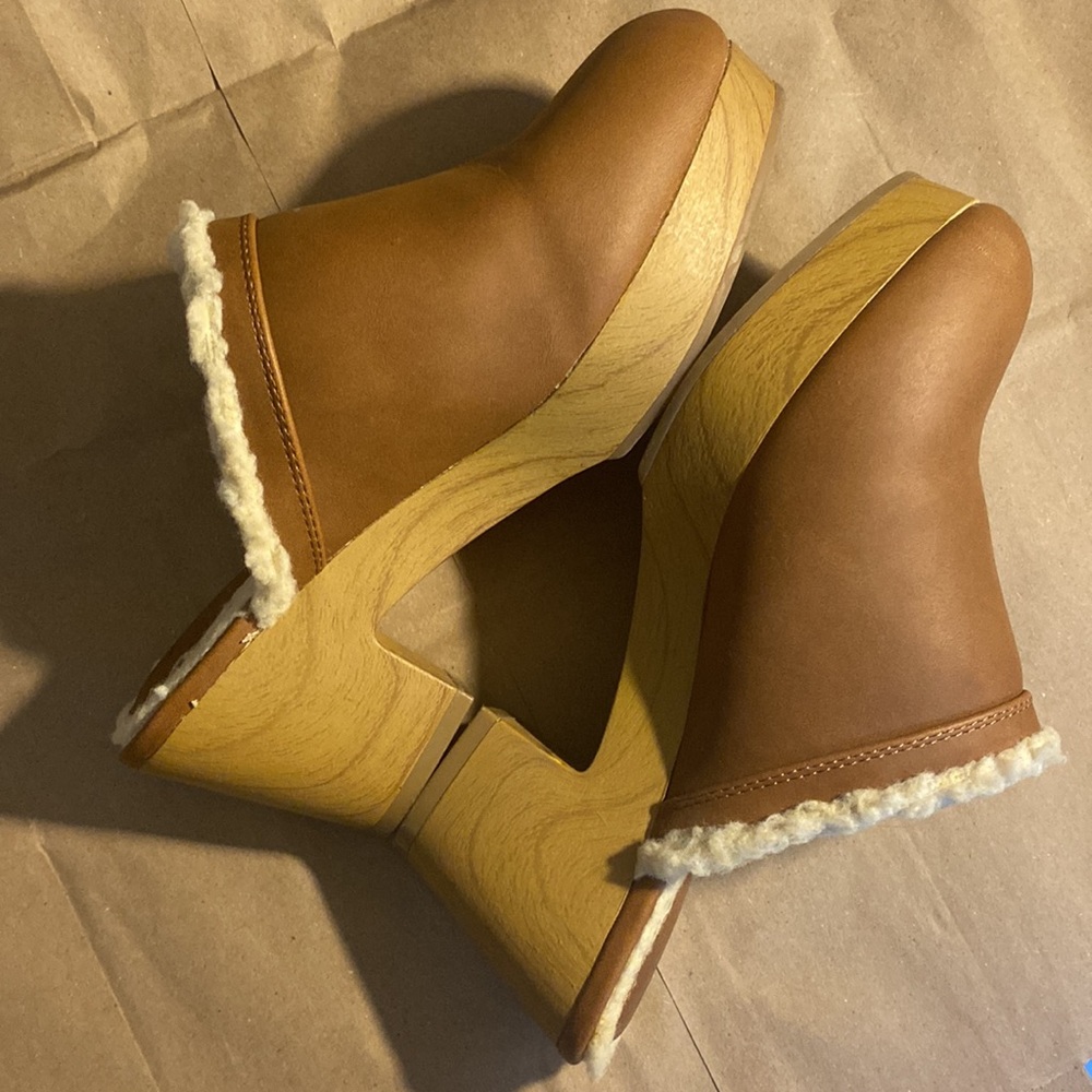 Cognac Clogs - Picture 3 of 4